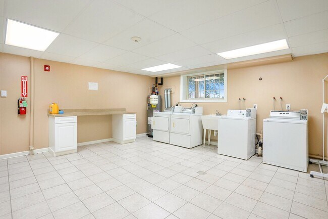 Building Photo - Almont Terrace Apartments
