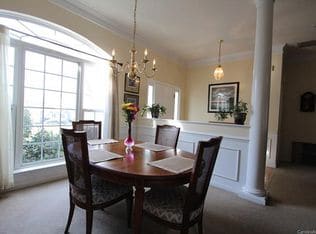 Building Photo - 12013 Evergreen Hollow Dr