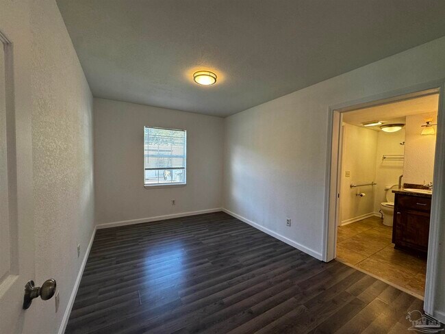 Building Photo - 5367 Locklin Ave