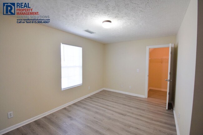 Building Photo - Wonderful 3 bedroom 3 bath home with HUGE bonus room! Washer/dryer included and attached garage!