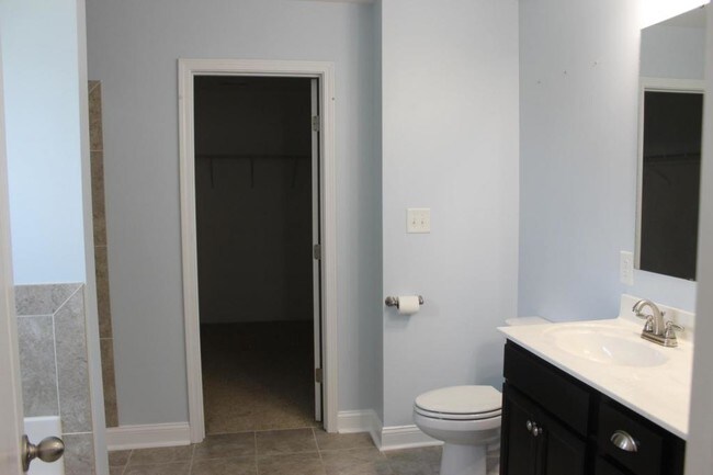 Building Photo - 648 Stonebriar Ave