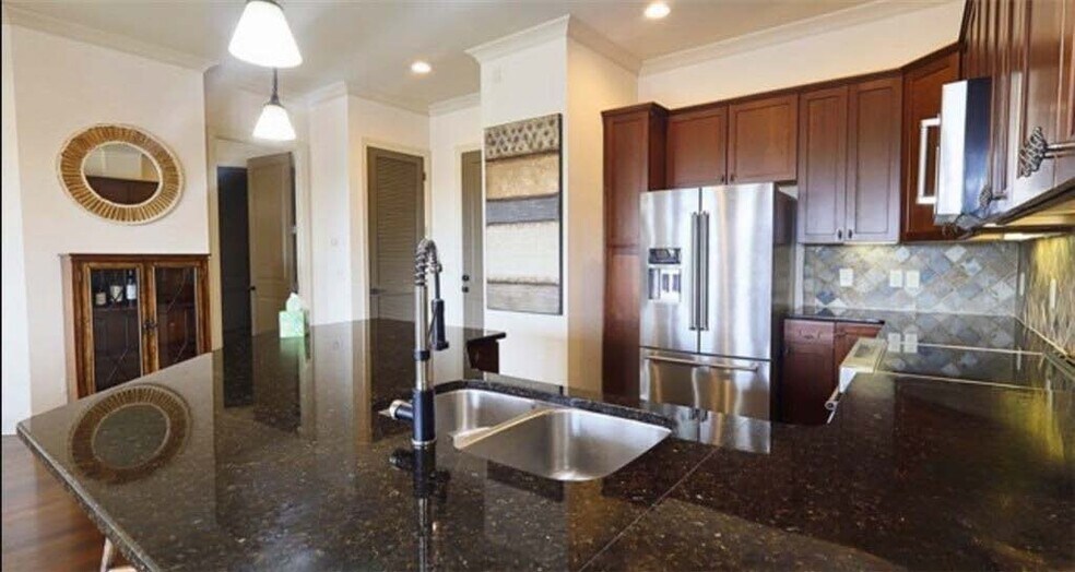 Building Photo - 360 Chambers St