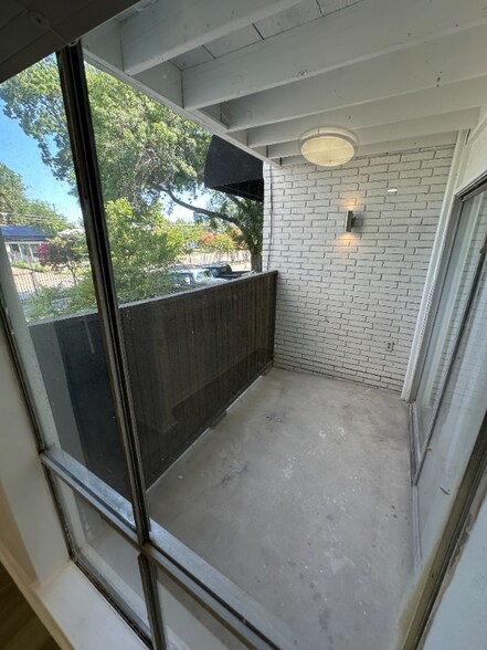 Building Photo - 2544 Hondo Ave