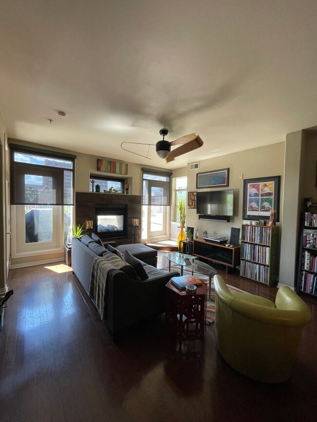 Building Photo - Stunning Penthouse Unit in Cap Hill!