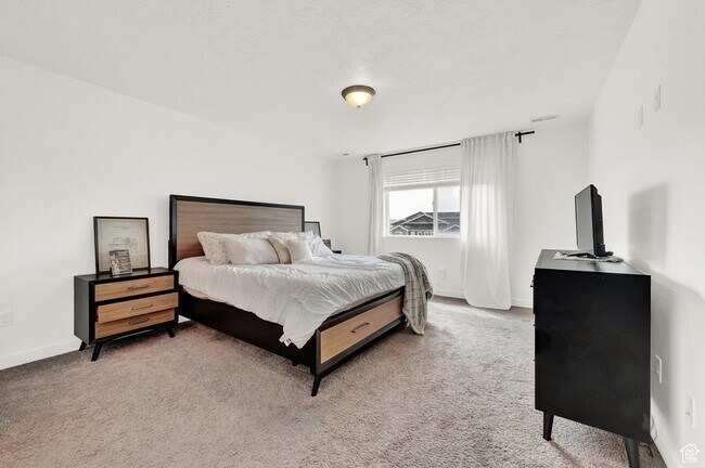 Building Photo - 15162 S Cantle Dr