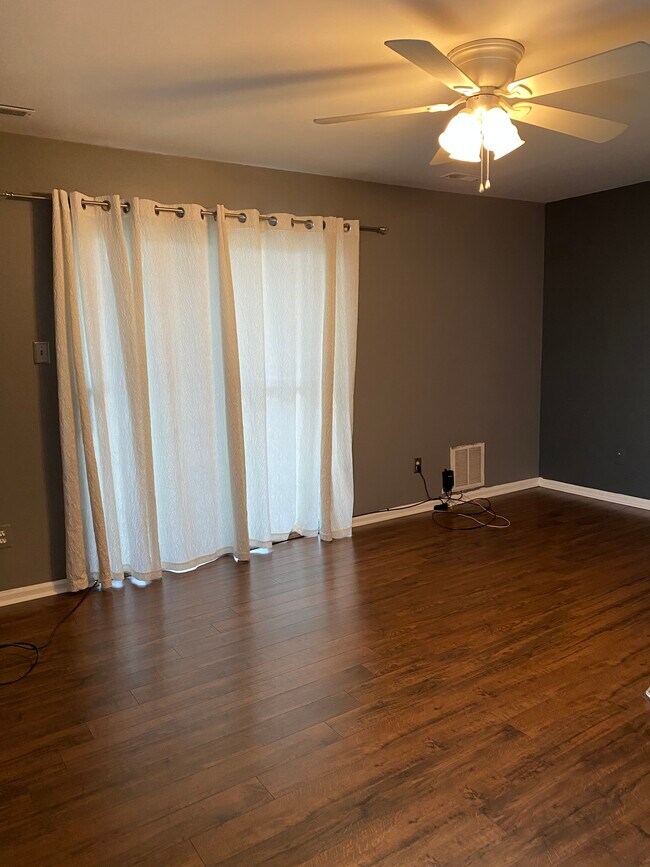 Building Photo - 425 Atlanta Ct