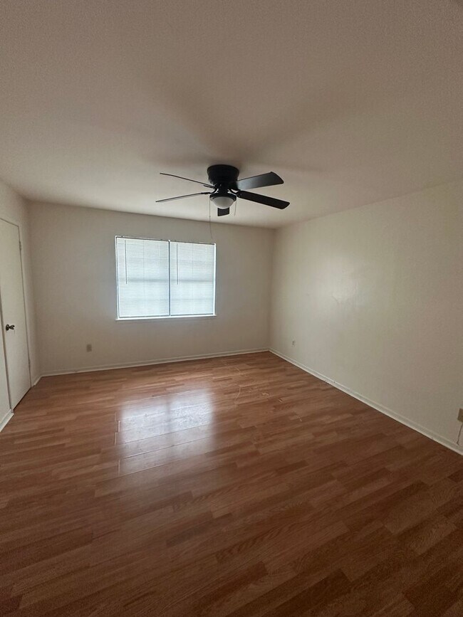 Building Photo - 3804 Charolais Dr