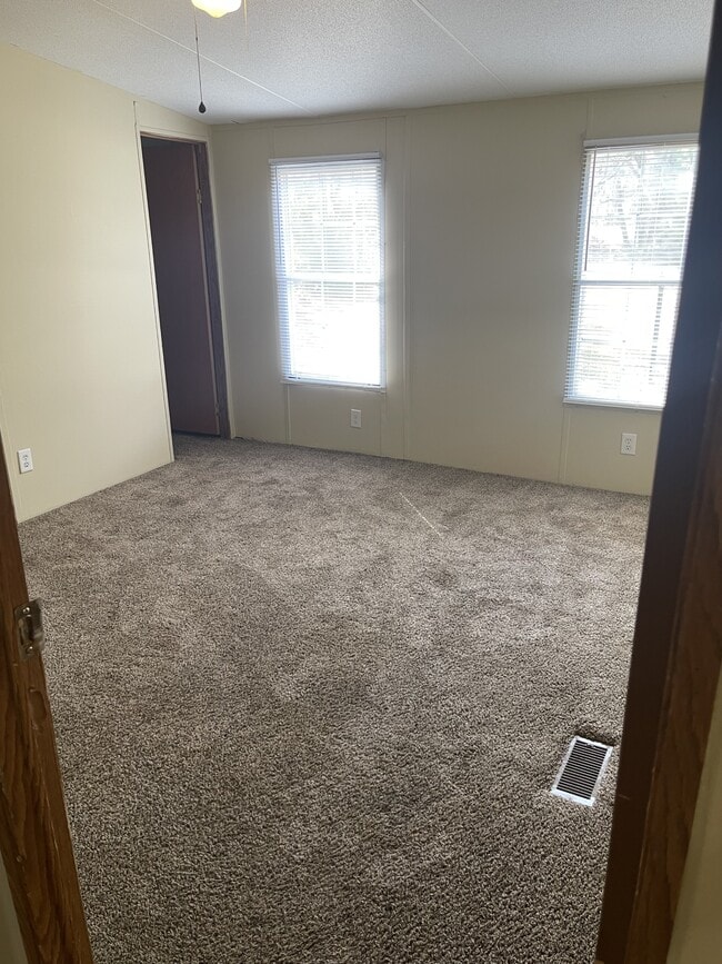 Building Photo - 824 Log Landing Rd