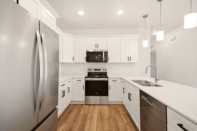 Building Photo - 2305 E 830 S