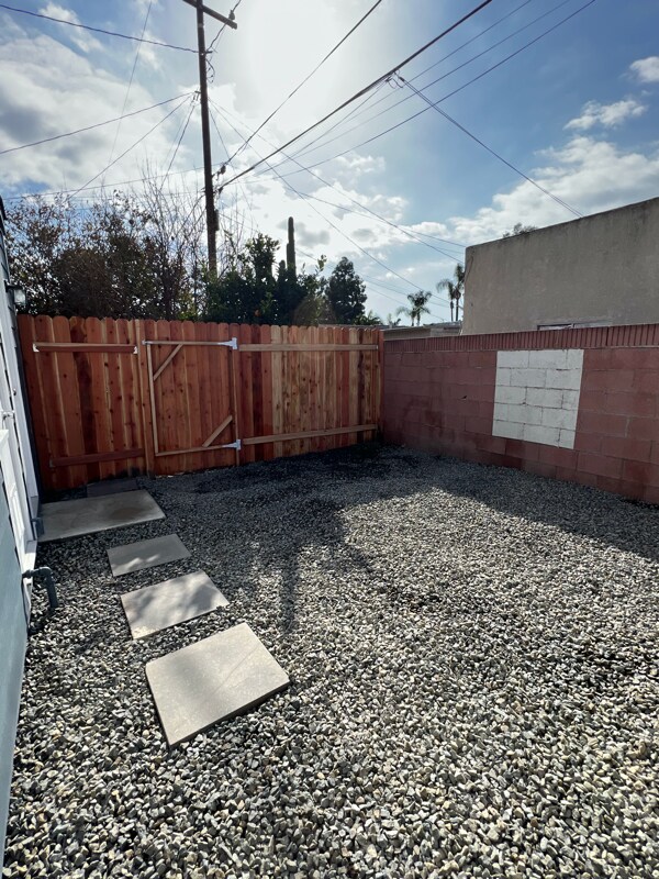 Building Photo - 2038 S Sycamore St