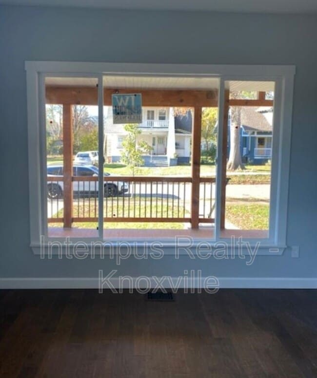 Building Photo - 2308 E 5th Ave