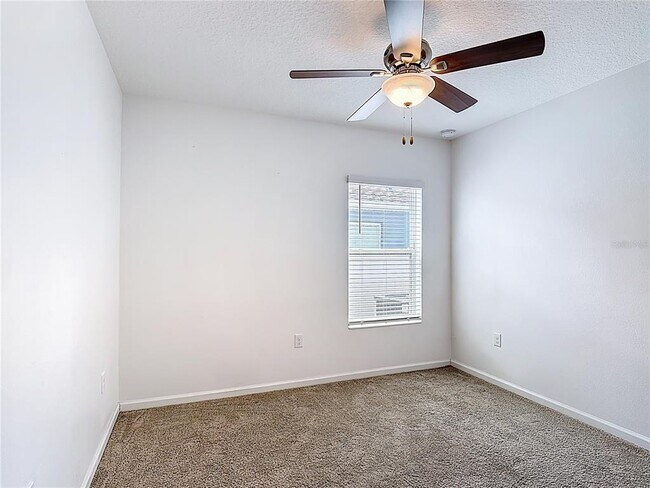 Building Photo - 450 Taft Dr