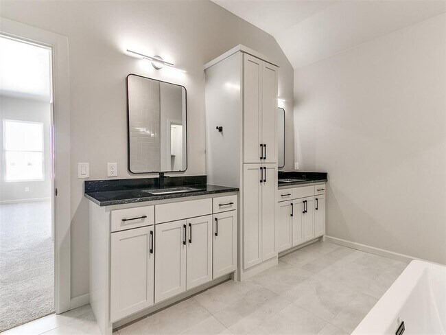 Building Photo - 25198 Scarlett St