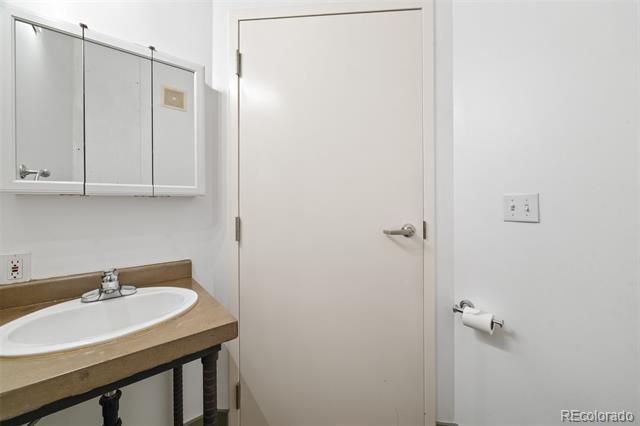 Building Photo - 1777 E 39th Ave