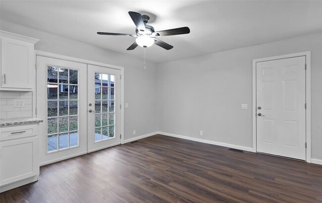 Building Photo - 2480 Derhake Rd