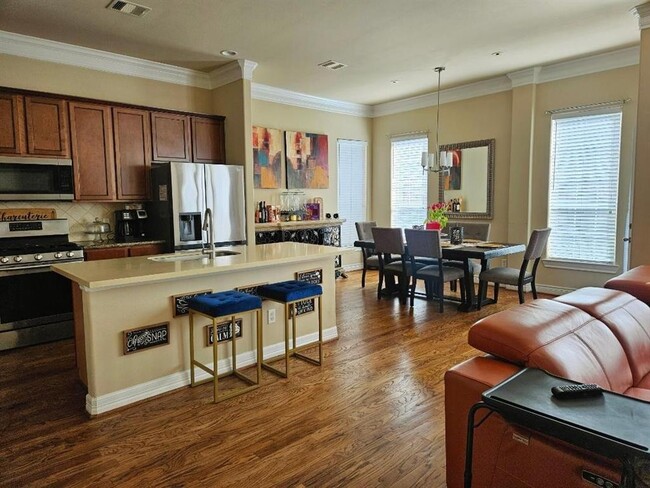 Building Photo - 2615 Cheshire Oaks Dr