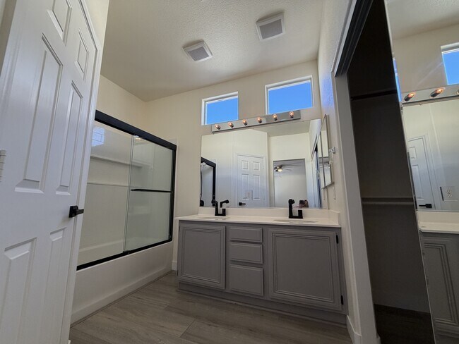 Building Photo - 10756 Turquoise Valley Dr