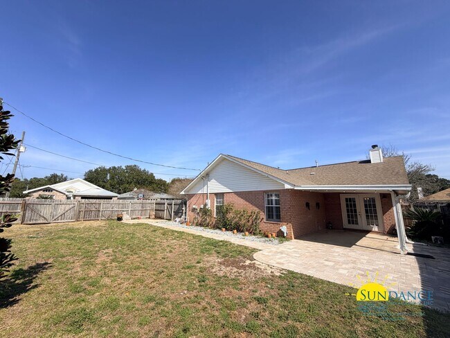 Building Photo - Charming Custom Details & Cul-de-Sac Living in Mary Esther!