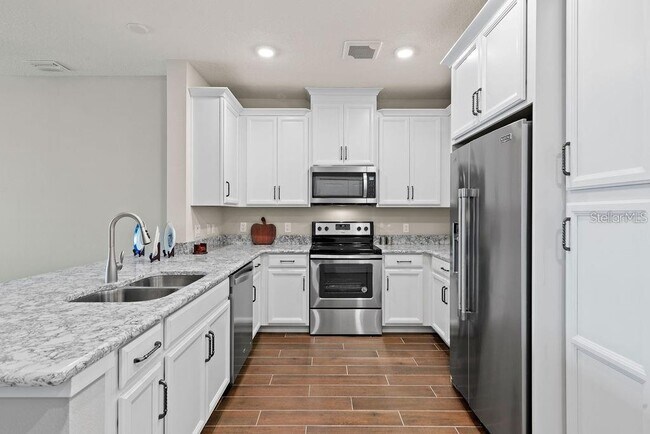 Building Photo - 7517 Laureate Blvd