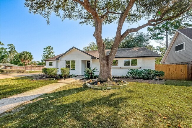 Building Photo - 23130 Bayleaf Dr