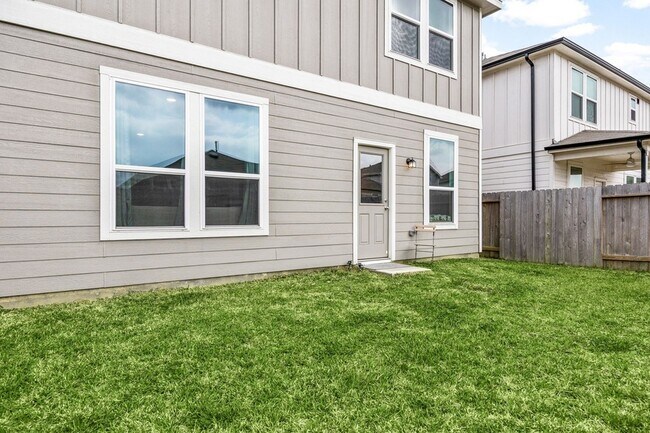 Building Photo - 25927 Chicory Dr