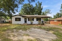 Building Photo - 2033 Carolyn Ln
