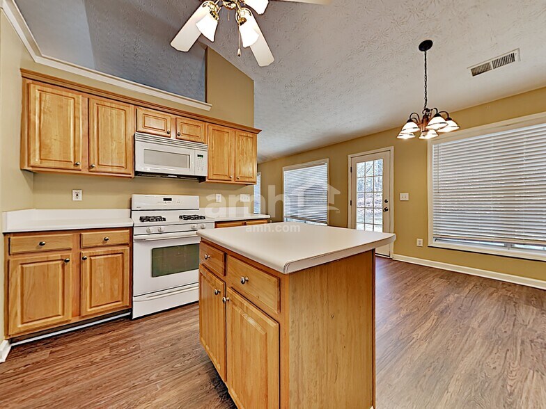 Building Photo - 3301 Freedom Landing NW