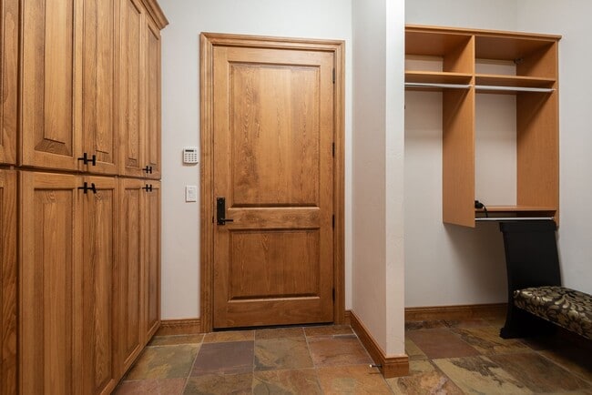 Building Photo - Stunning Furnished Estate in Pronghorn