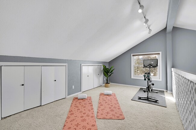 Building Photo - 28585 Evergreen Manor Dr