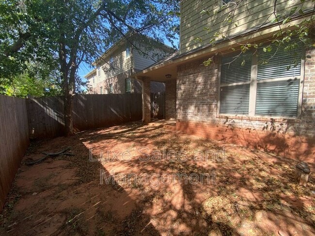 Building Photo - 1812 NE 135th St