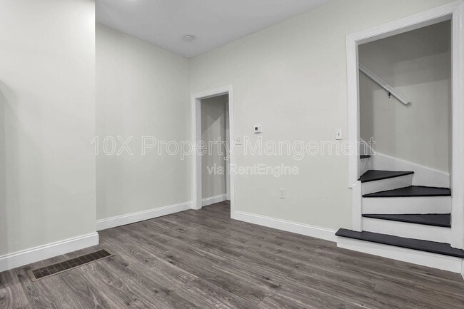 Building Photo - 907 Scott St