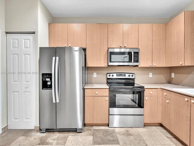 Building Photo - 3853 Tree Top Dr