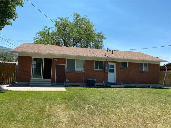 Building Photo - 524 W 700 S