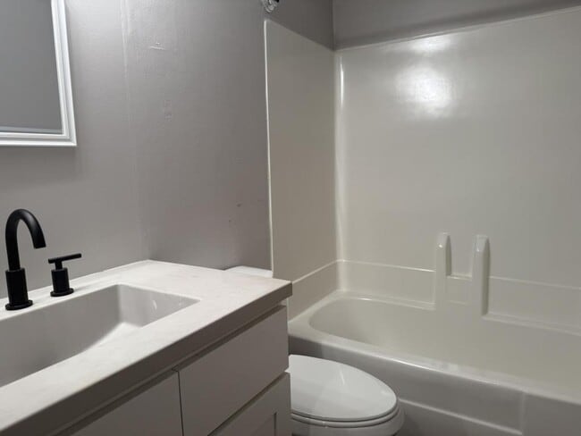 Building Photo - 4307 Holly Tree Rd