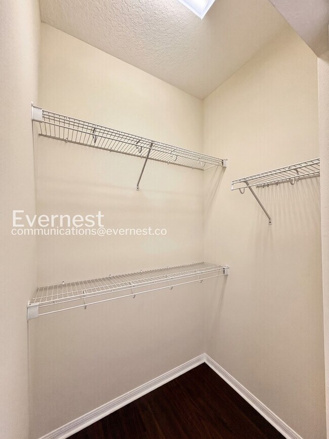 Building Photo - Limited Time Special Offer / 3 Bed, 2 Bath Home with Garage / Pet-Friendly / Vouchers Accepted / ...