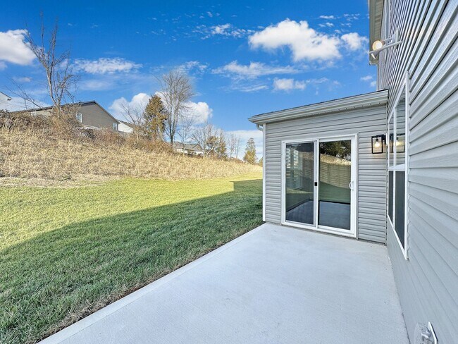 Building Photo - Welcome home to the Cabral at Belhaven in Corryton!