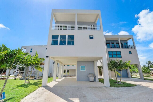 Building Photo - 99 Seaside Ave