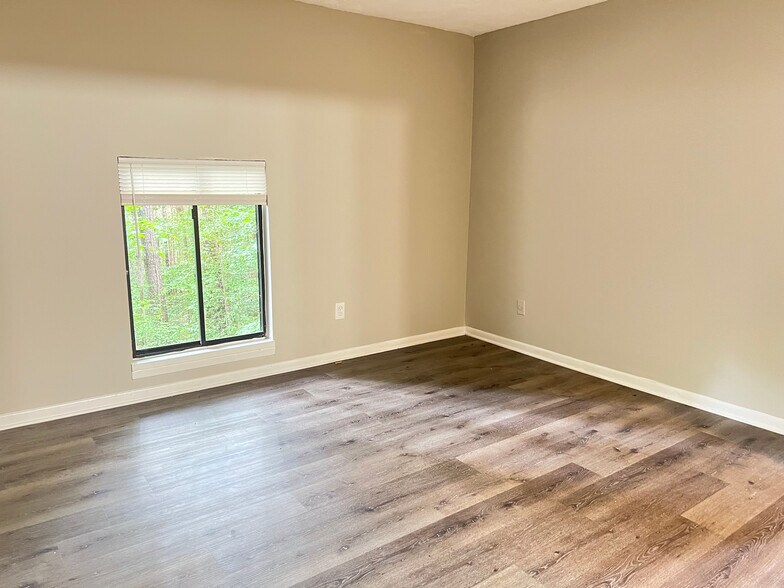 Building Photo - Room in Townhome on Terrace Trail