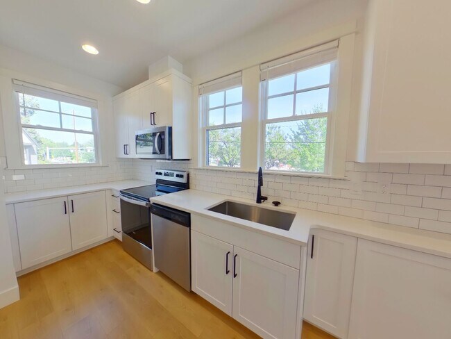 Building Photo - 2790 NW Harrison Blvd