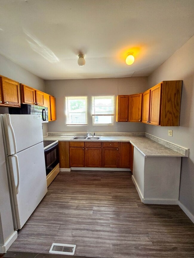 Building Photo - Charming 5 Bedroom Home in Aledo with Mode...