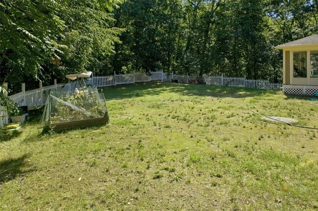 Building Photo - 37 Seabury Dr