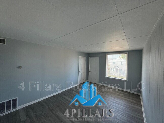 Building Photo - 1115 W 150th St