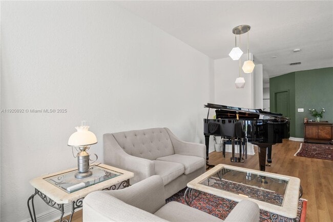 Building Photo - 1023 NW 100th Ave