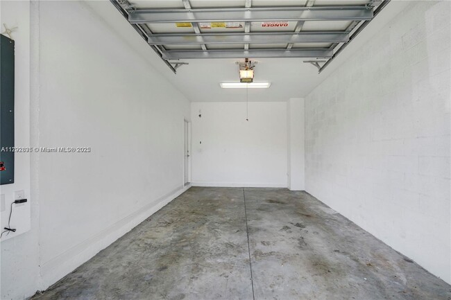 Building Photo - 1121 NW 41st Ln