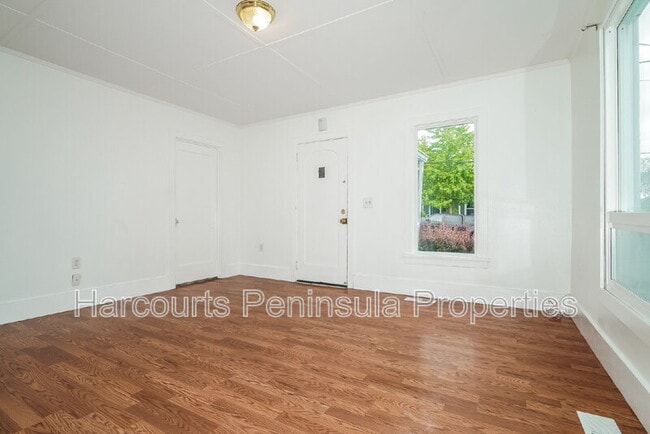 Building Photo - 1337 Ironsides Ave