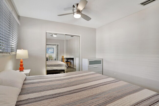 Building Photo - 3208 Marine Dr