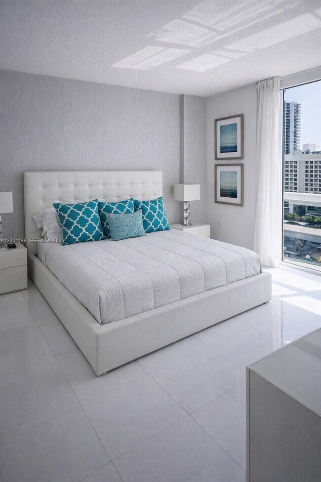 Building Photo - 150 Sunny Isles Blvd