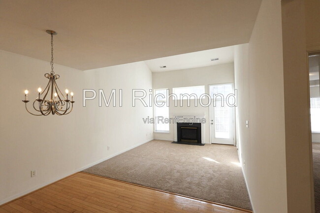 Building Photo - 5805 Park Creste Dr