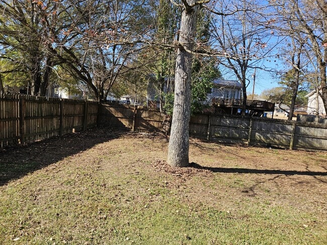 Building Photo - 104 Spring Hill Dr