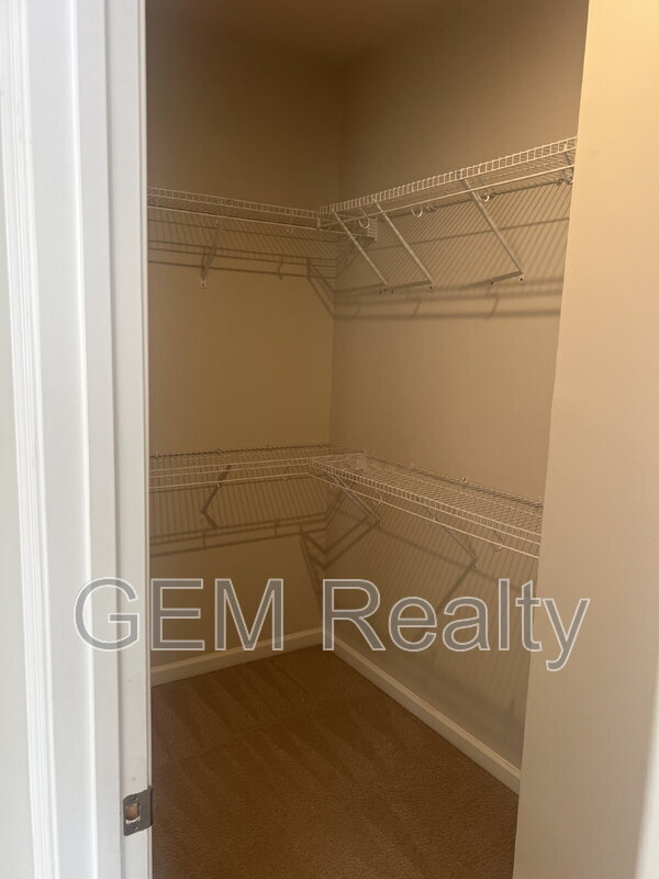 Building Photo - 1833 Sag Harbor Ln